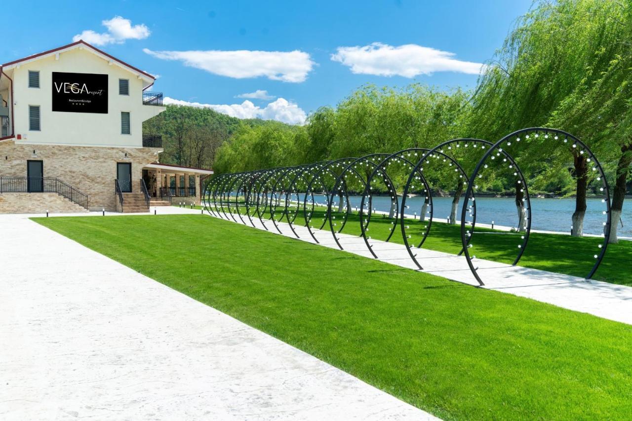 Vega Resort Restaurant & Lodge Orsova Exterior photo