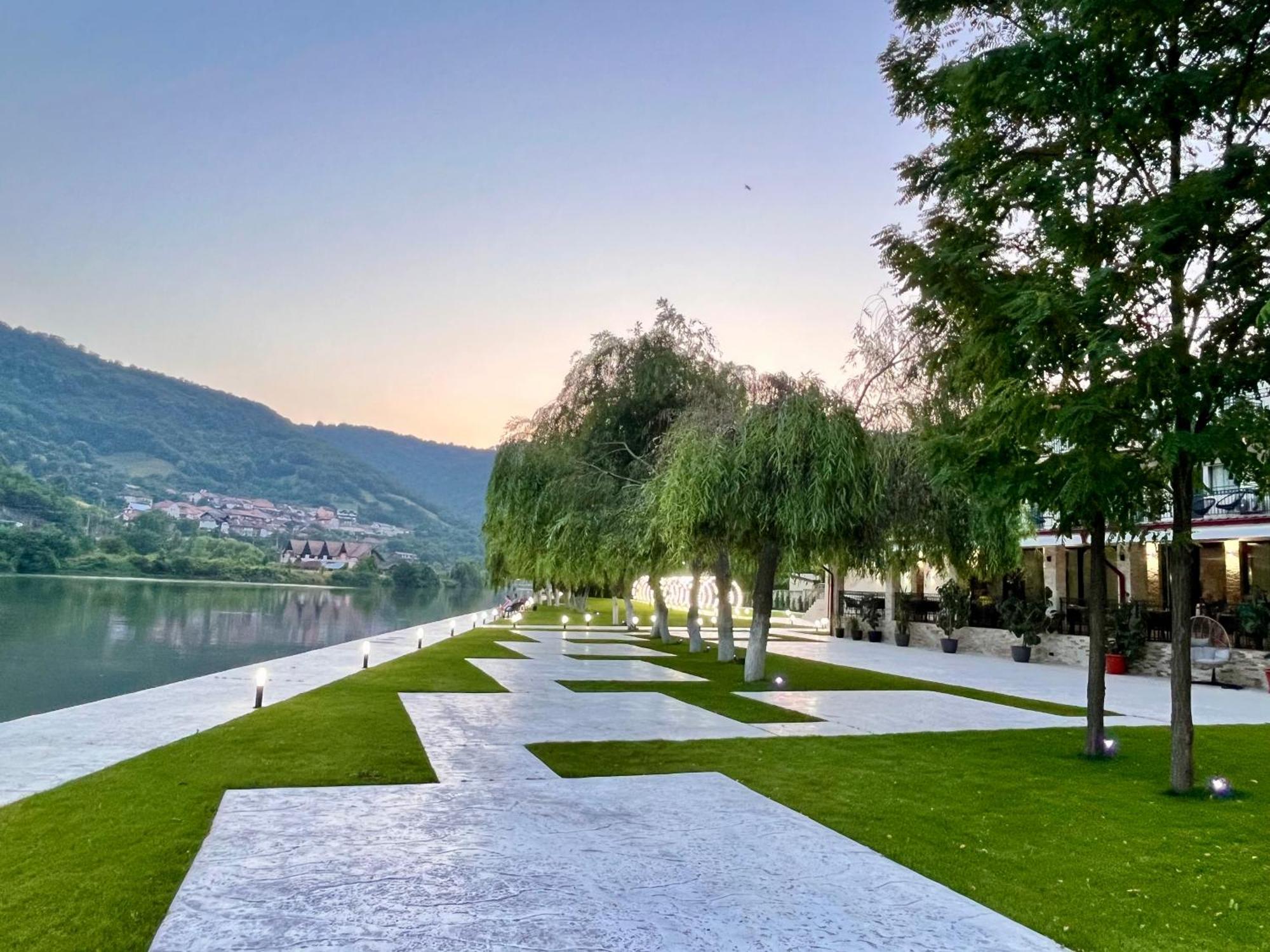 Vega Resort Restaurant & Lodge Orsova Exterior photo
