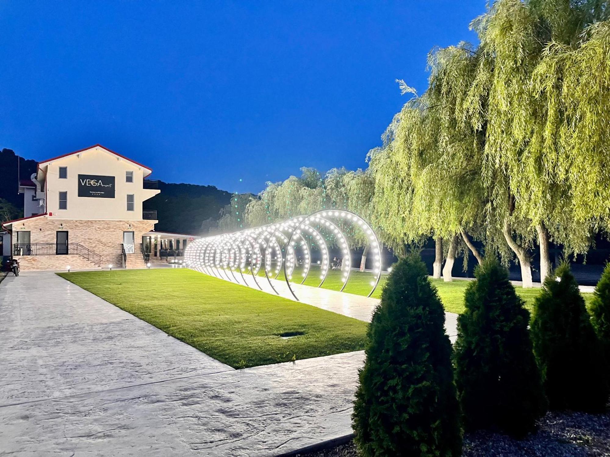 Vega Resort Restaurant & Lodge Orsova Exterior photo