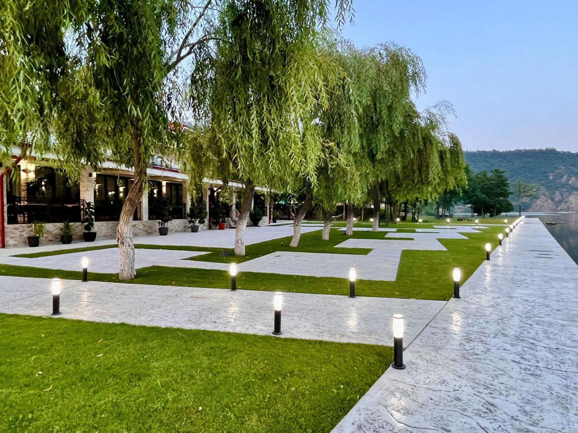Vega Resort Restaurant & Lodge Orsova Exterior photo